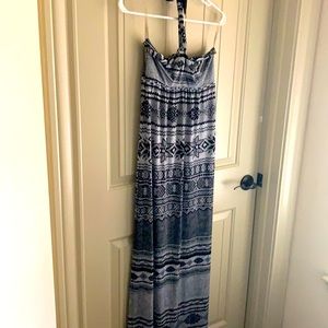 Maxi dress with neck tie